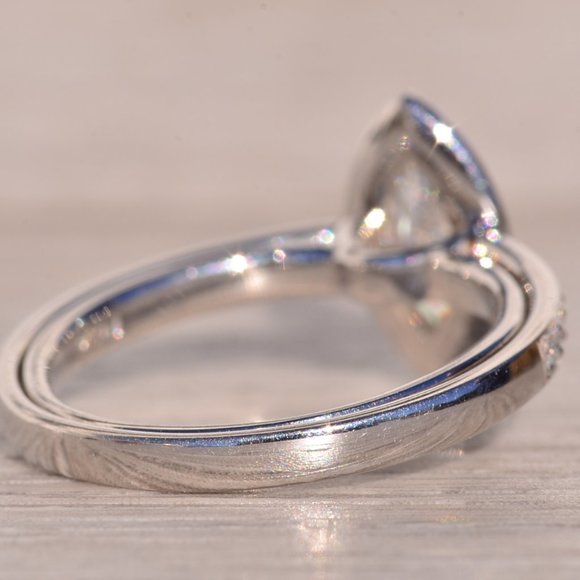 Designer Diana Vincent Signed Marquise Engagement Ring in Platinum - Picture 4 of 10